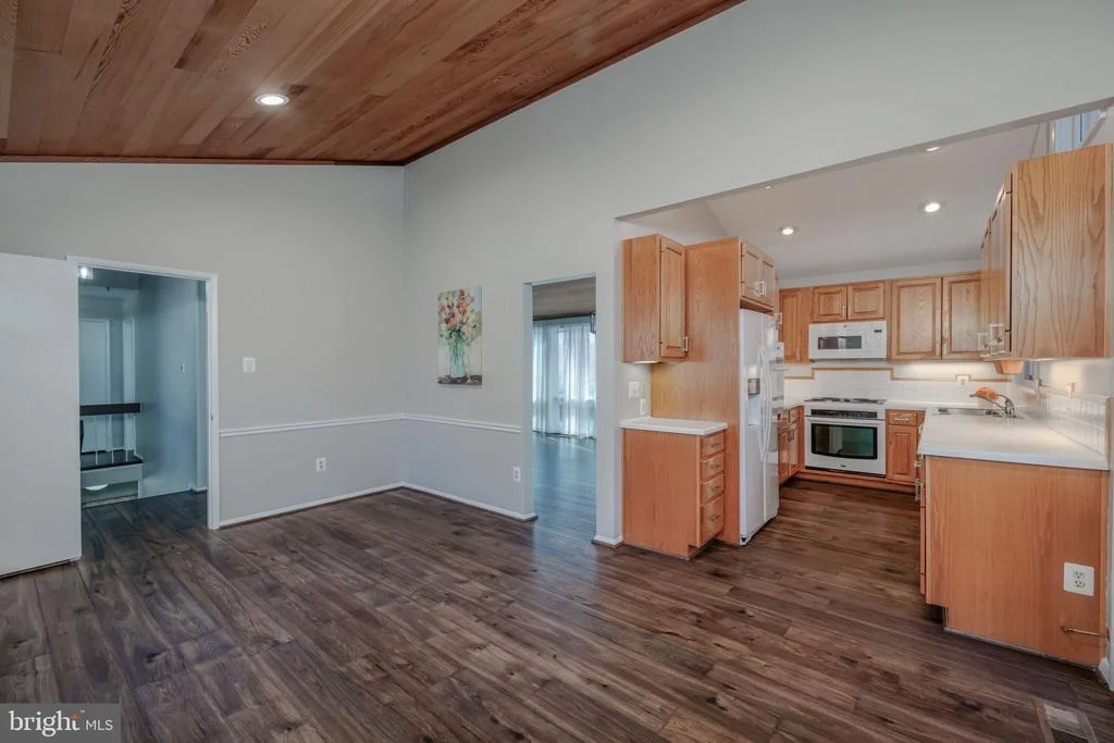 Photo of 8815 BURBANK ROAD