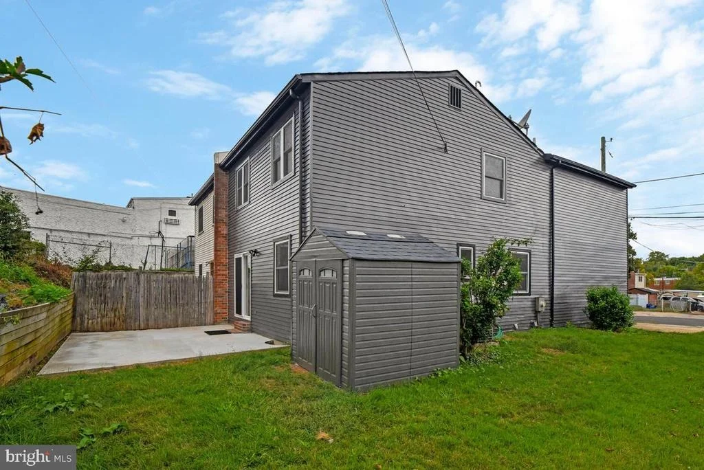Photo of 1229 DELAFIELD PLACE NE