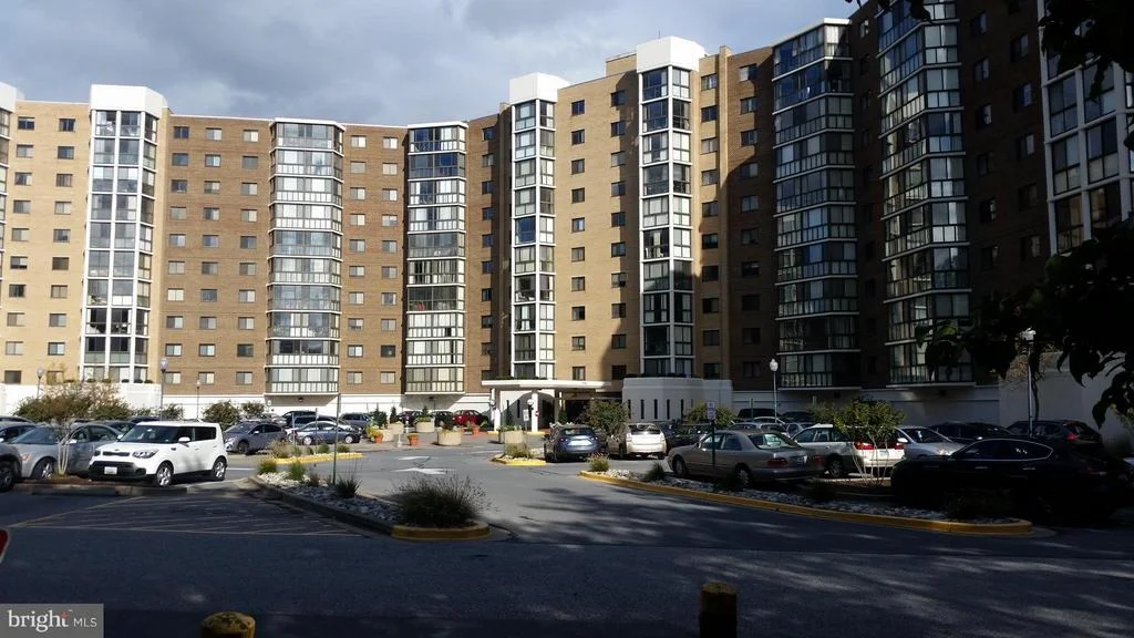 Photo of Unit 41017 at 15100 INTERLACHEN DRIVE