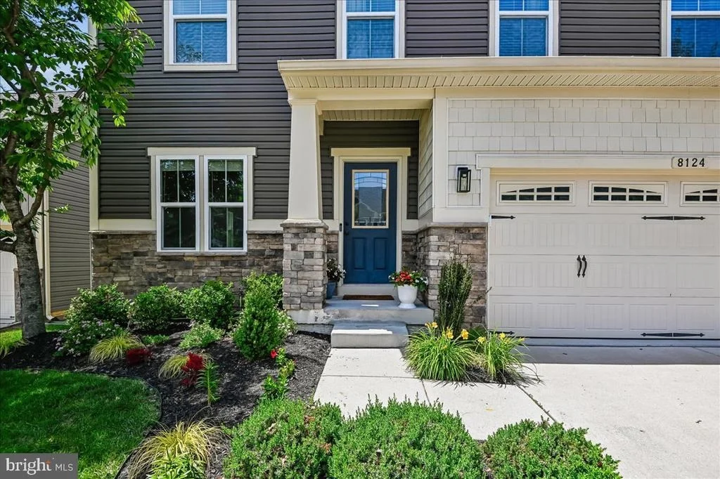 Photo of 8124 MEADOWGATE CIRCLE