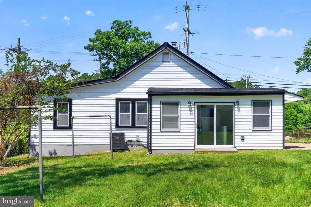 Photo of 9081 DUMHART ROAD