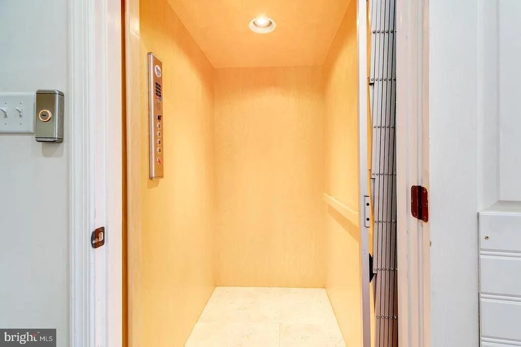 Photo of 142 W SHORE DRIVE