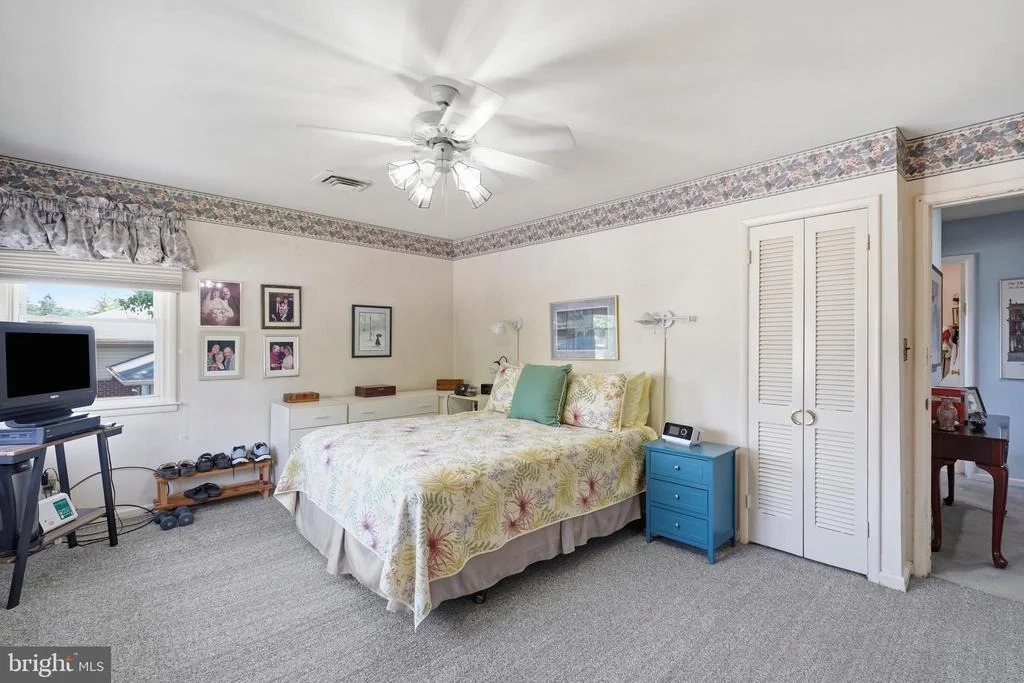Photo of 2303 FARRINGDON ROAD