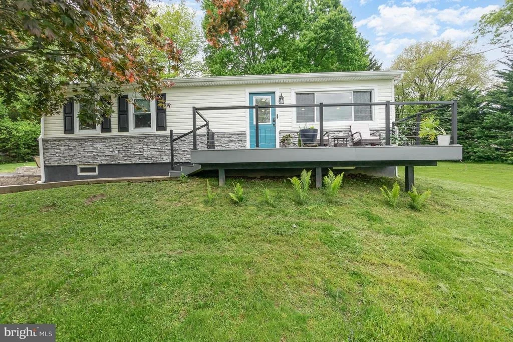 Photo of 2585 RED TOAD ROAD