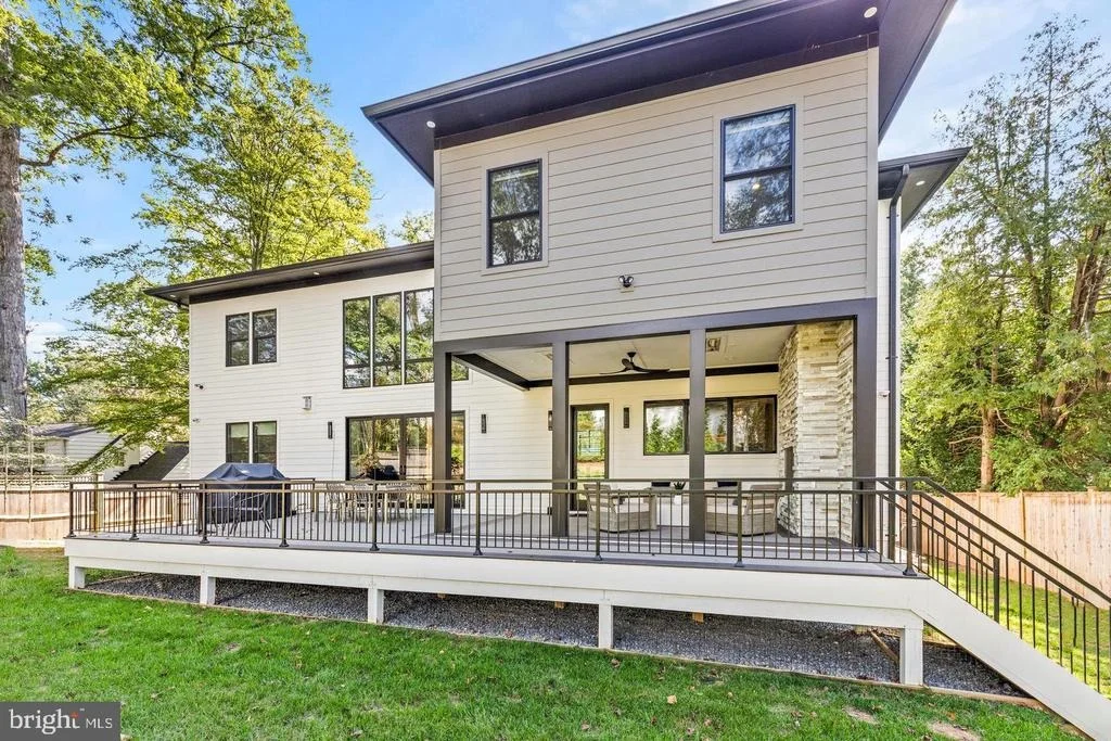 Photo of 6884 CHURCHILL ROAD