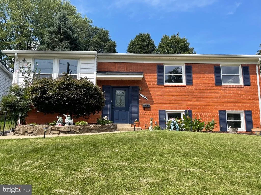 Photo of 2407 HAYDEN DRIVE