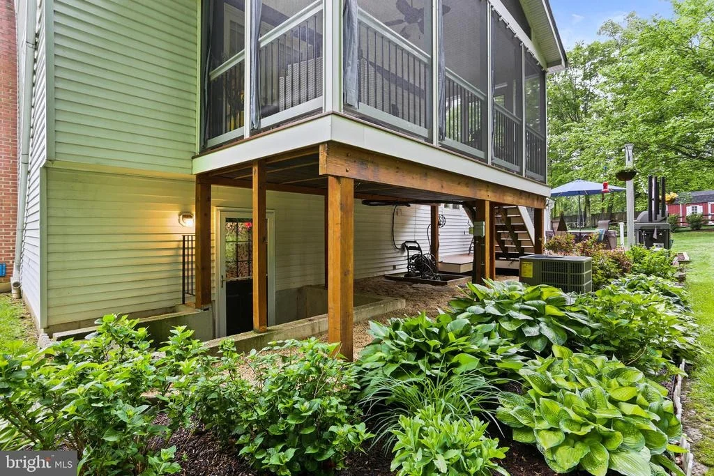 Photo of 10000 MADRONAWOOD DRIVE
