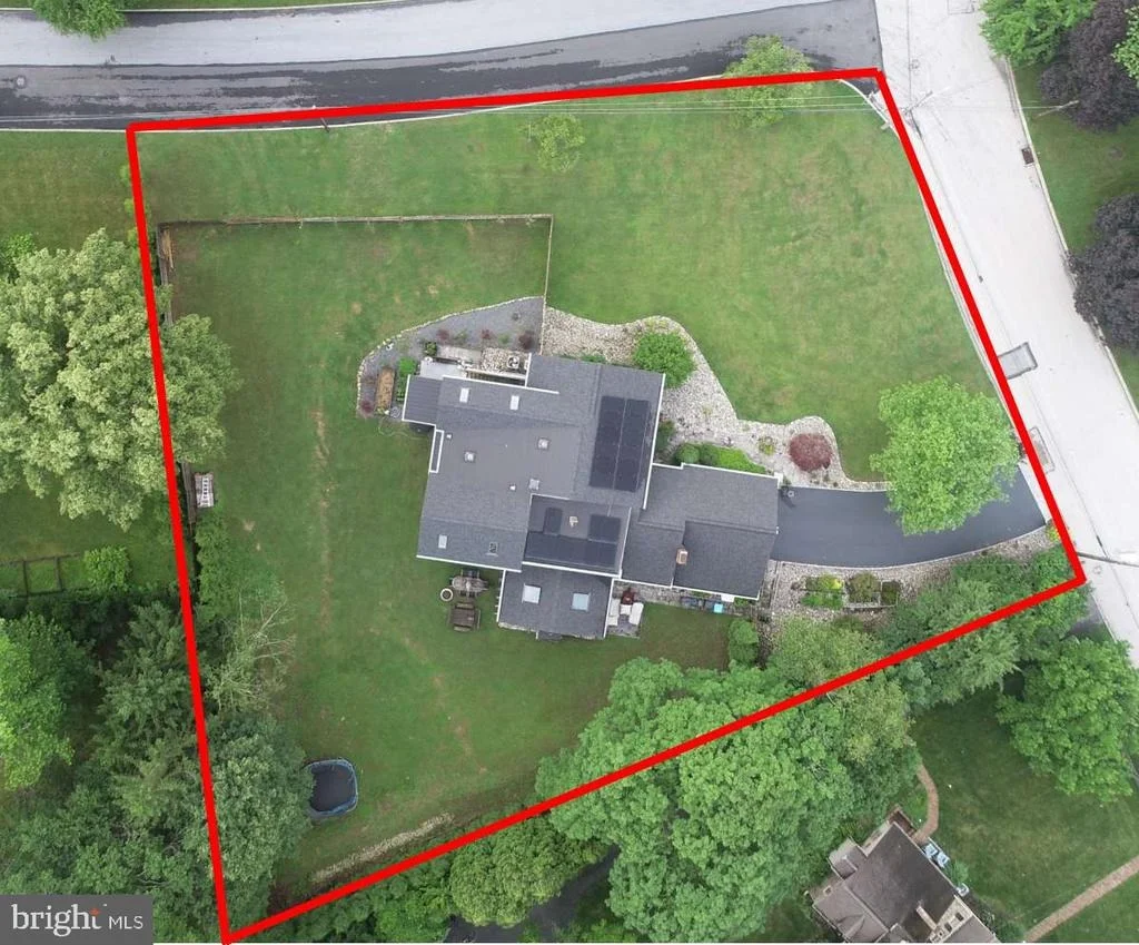 Photo of 552 DAVENTRY ROAD