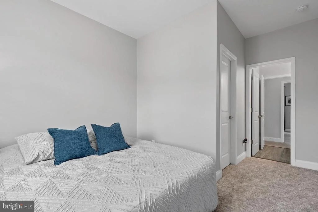 Photo of 821 BENTGRASS DRIVE