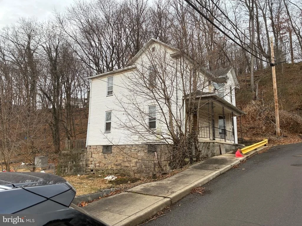 Photo of 107 OAKVIEW DRIVE