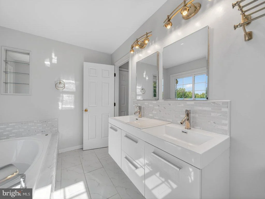 Photo of 9290 BAKER STREET