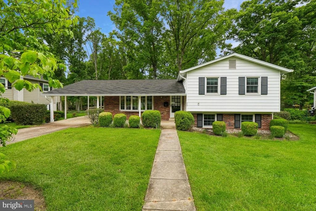 Photo of 205 TULIP DRIVE