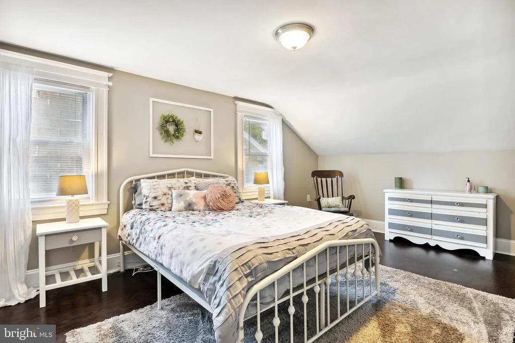 Photo of 607 ALDERSHOT ROAD