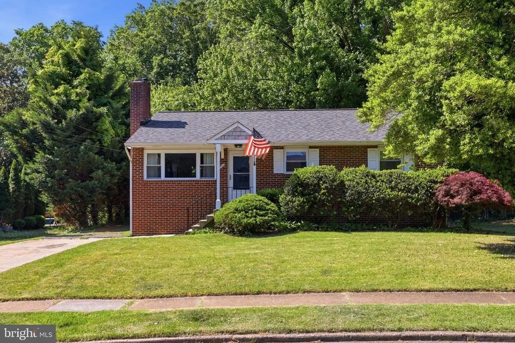Photo of 735 WARREN DRIVE