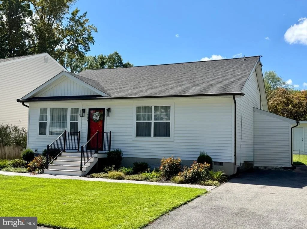 Photo of 1724 TACOMA ROAD