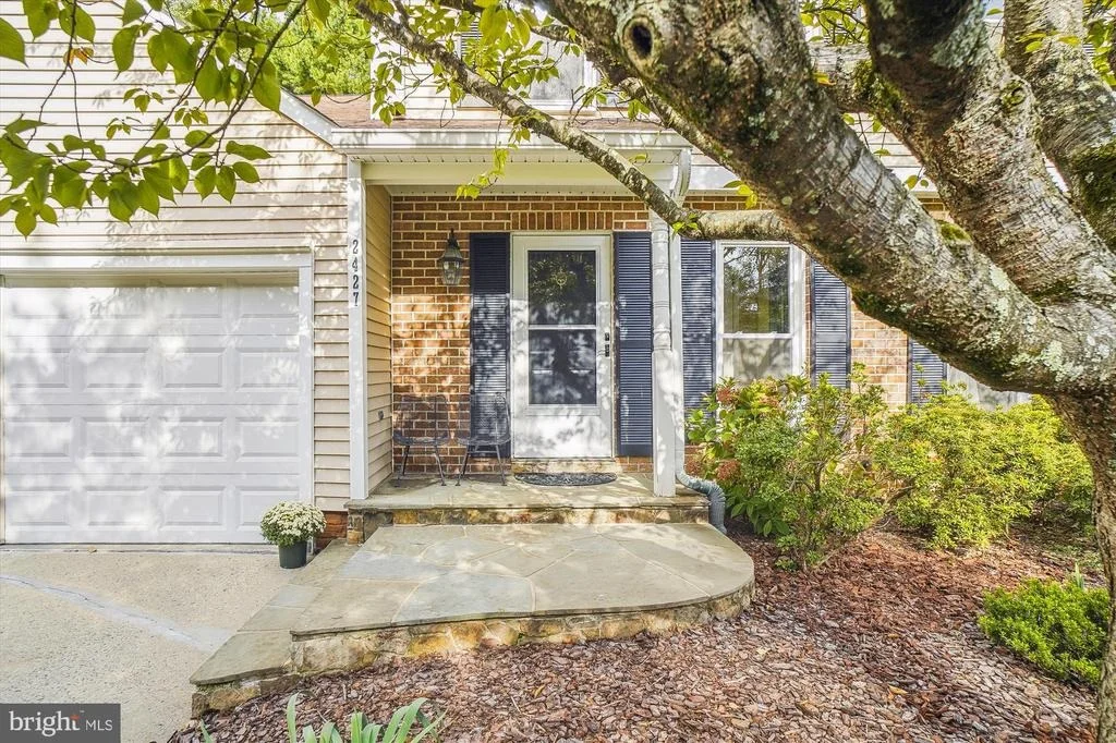 Photo of 2427 HENSLOWE DRIVE