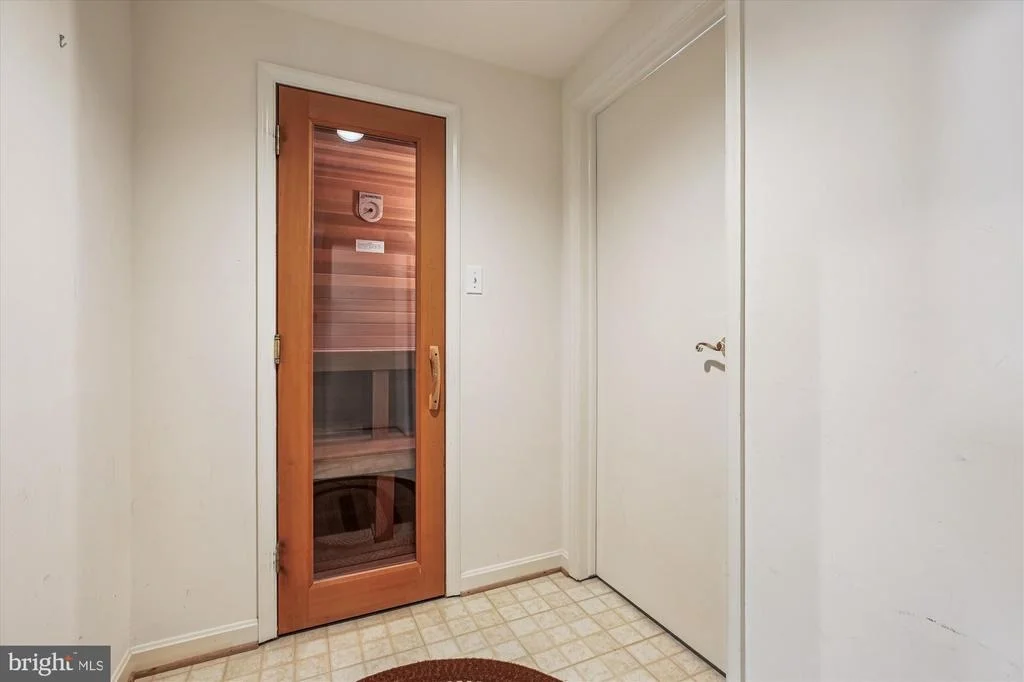 Photo of 9537 FOX HOLLOW