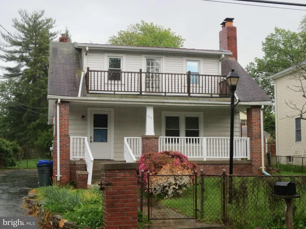 Photo of 703 HOLLYWOOD AVENUE