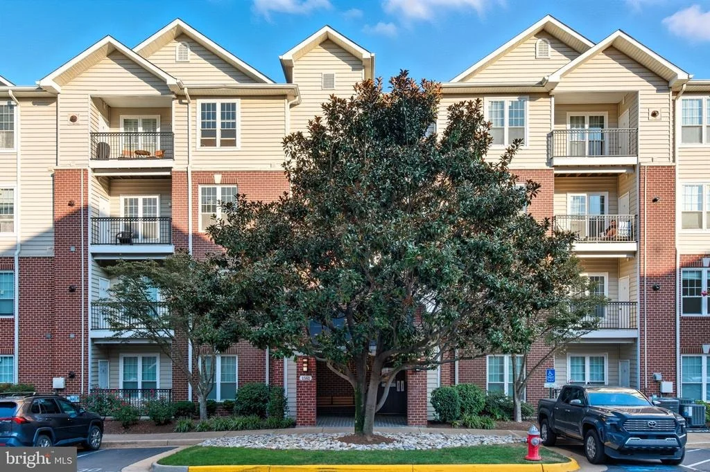 Photo of Unit 5203 at 1581 SPRING GATE DRIVE