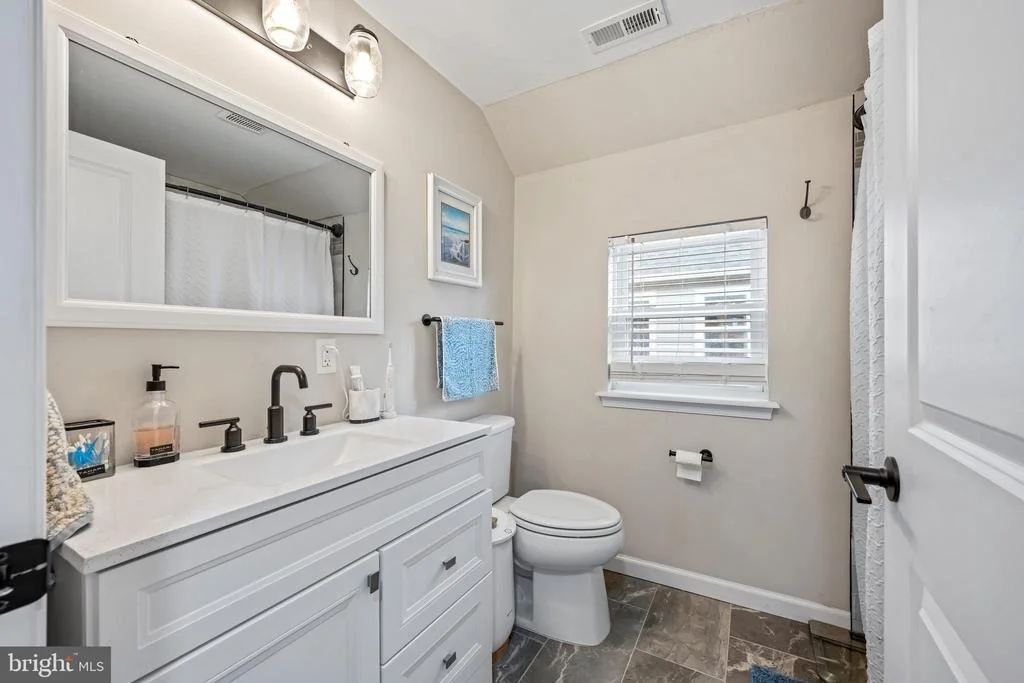 Photo of 215 BOULEVARD AVENUE