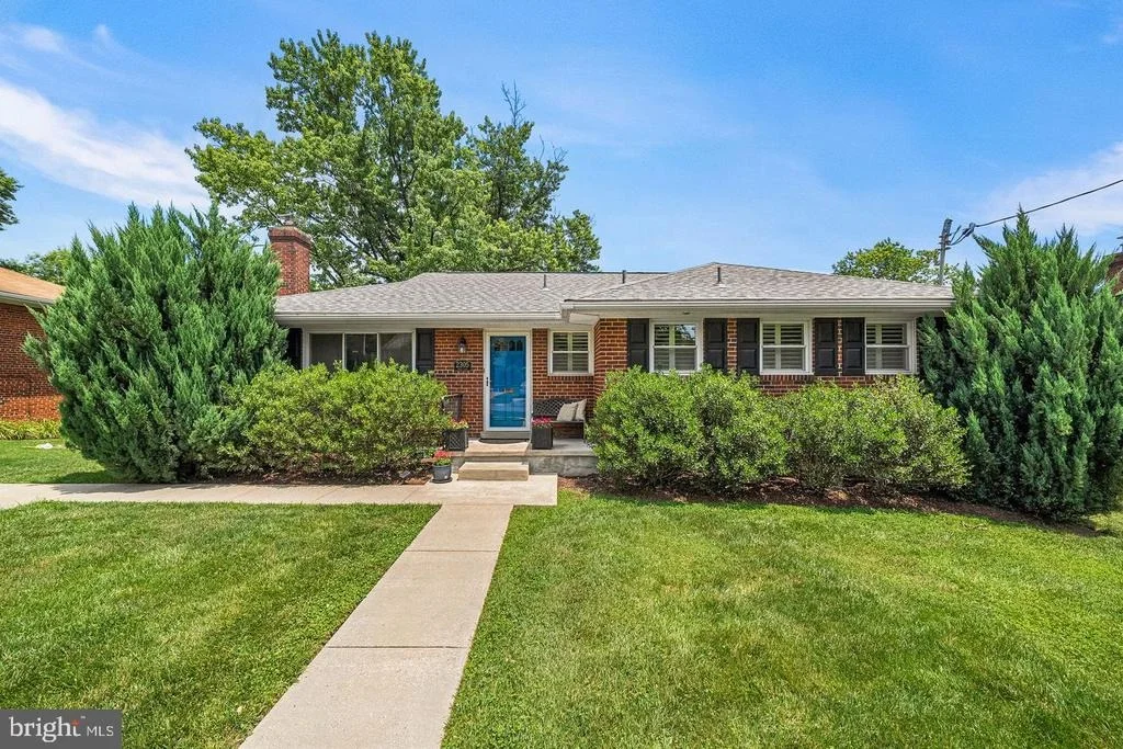Photo of 2305 PEGGY LANE