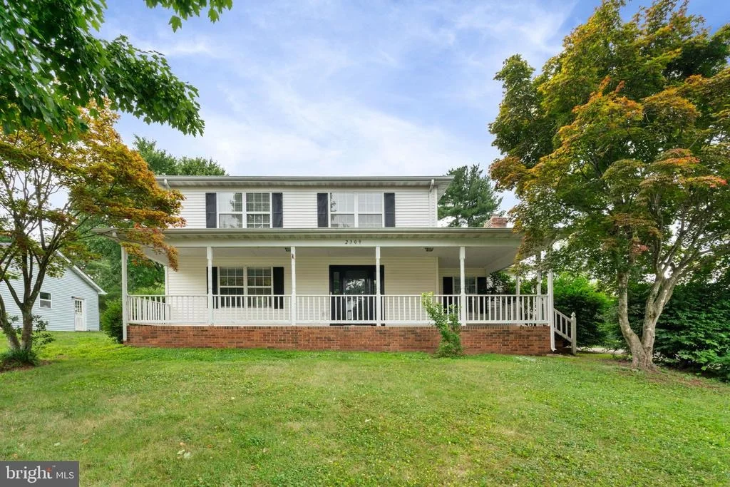 Photo of 2309 MAPLEWOOD DRIVE