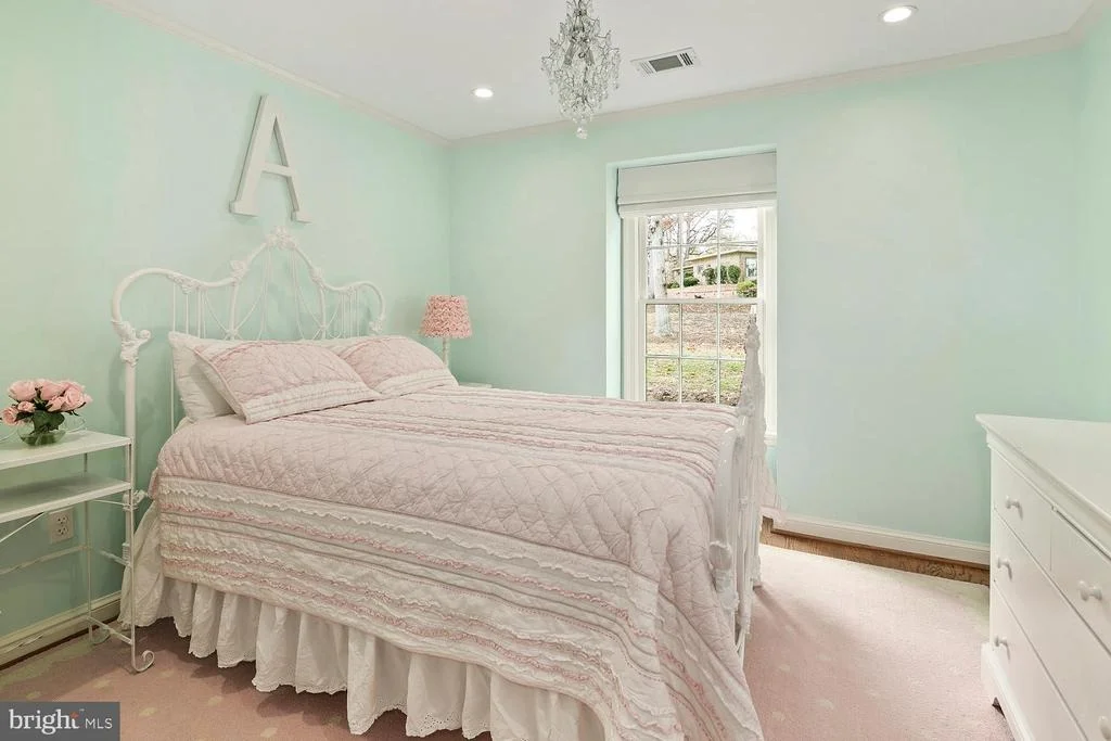 Photo of 1613 FOREST LANE