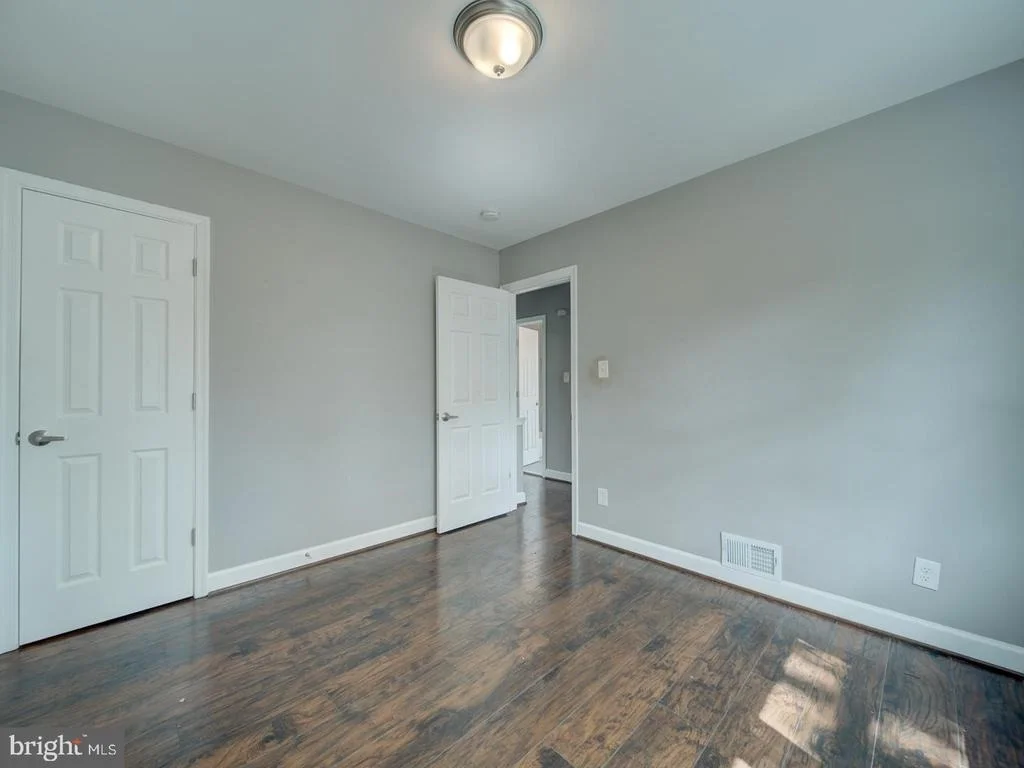 Photo of 2407 SAINT CLAIR DRIVE