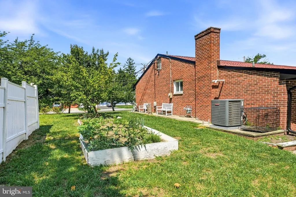 Photo of 300 COLUMBIA BOULEVARD