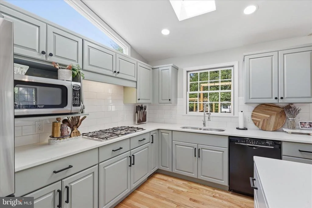Photo of 8604 RIVERSIDE ROAD