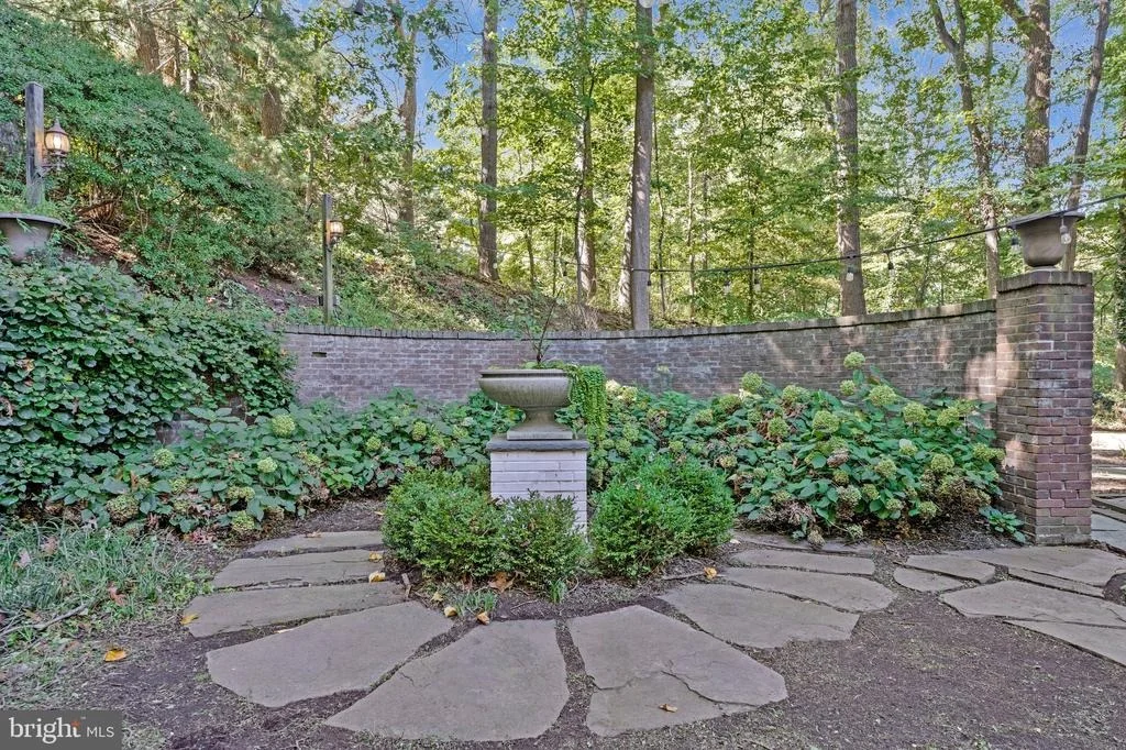 Photo of 7845 OLD DOMINION DRIVE