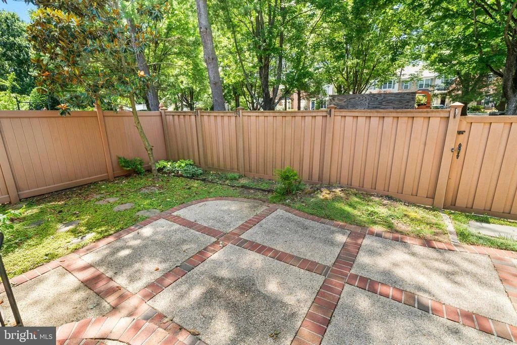 Photo of 1502 AVENNEL WAY