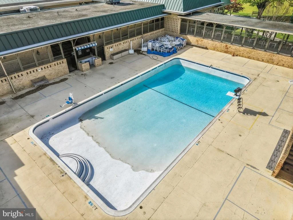 Photo of Unit 32F at 3590 GLENEAGLES DRIVE