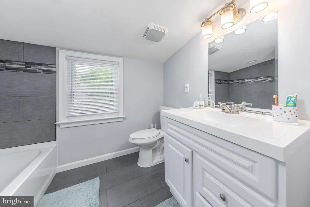 Photo of 415 LAKE AVENUE