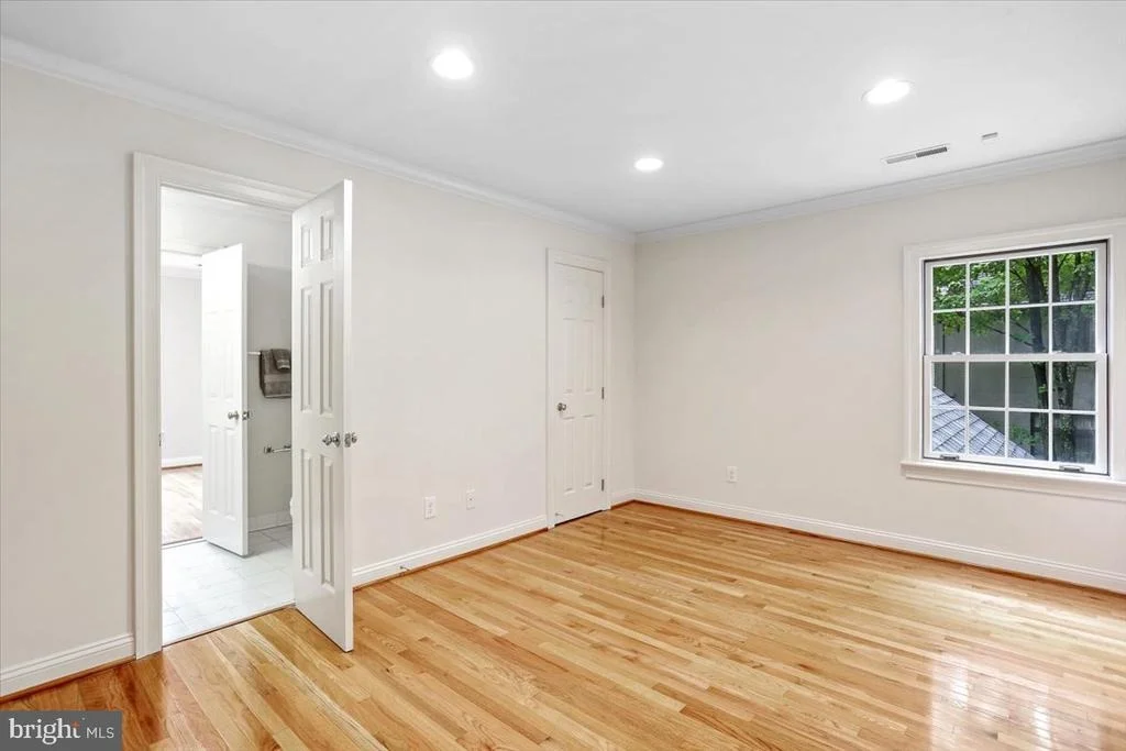 Photo of 9217 FALL RIVER LANE