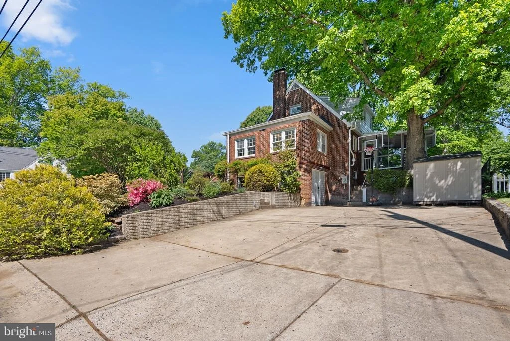 Photo of 10301 CRESTMOOR DRIVE