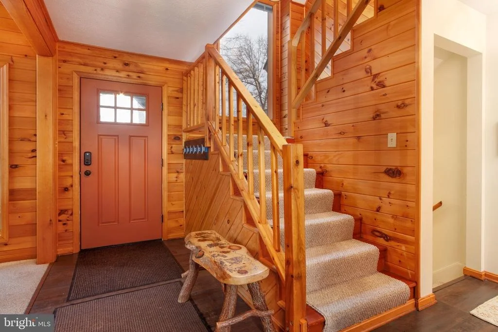Photo of 925 PINE TREE POINT ROAD