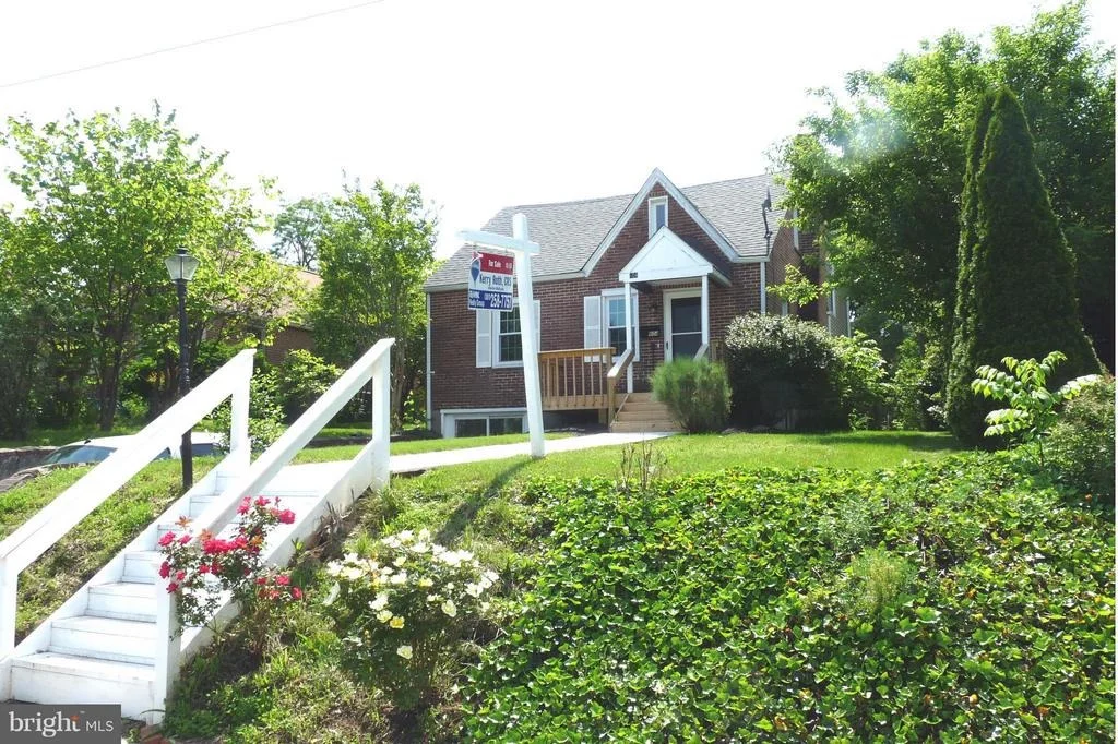 Photo of 604 MILITARY ROAD