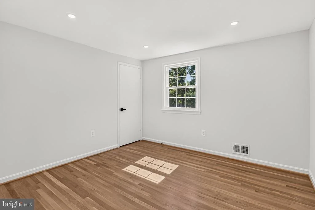 Photo of 4018 ROBERTSON BOULEVARD