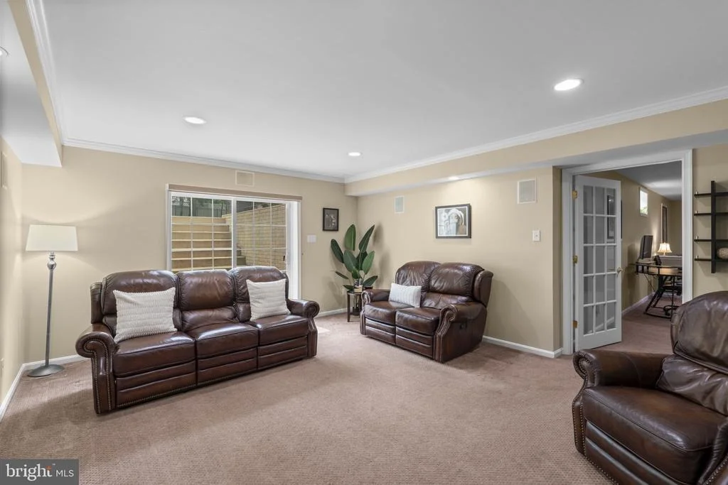 Photo of 439 UNIVERSITY DRIVE