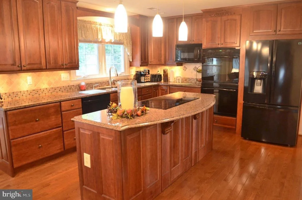 Photo of 9356 RIVER CREST ROAD
