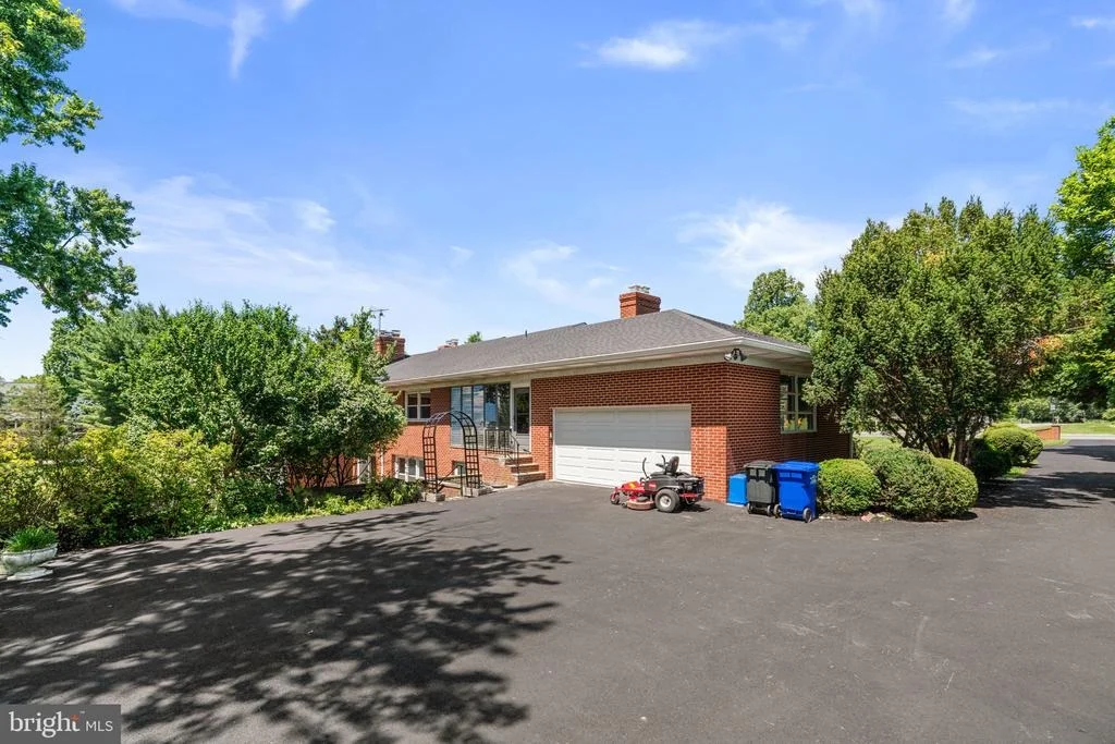Photo of 18015 MUNCASTER ROAD