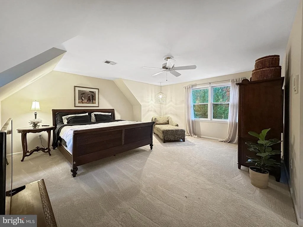 Photo of 325 SOAPSTONE LANE