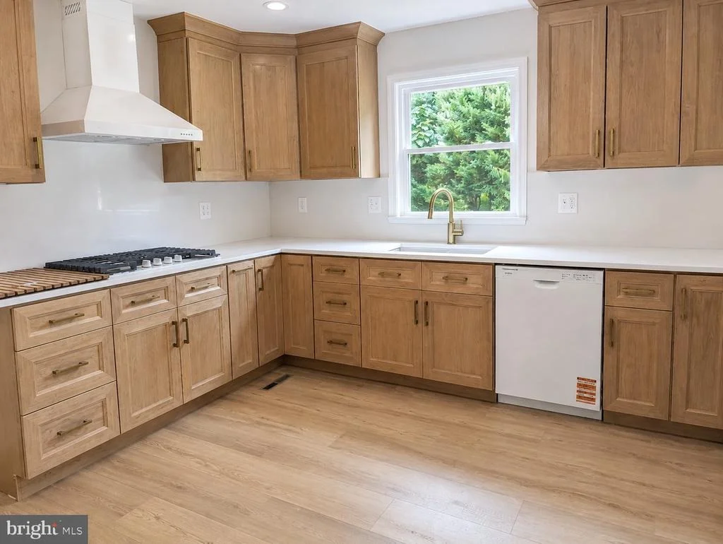 Photo of 14004 MANOR ROAD