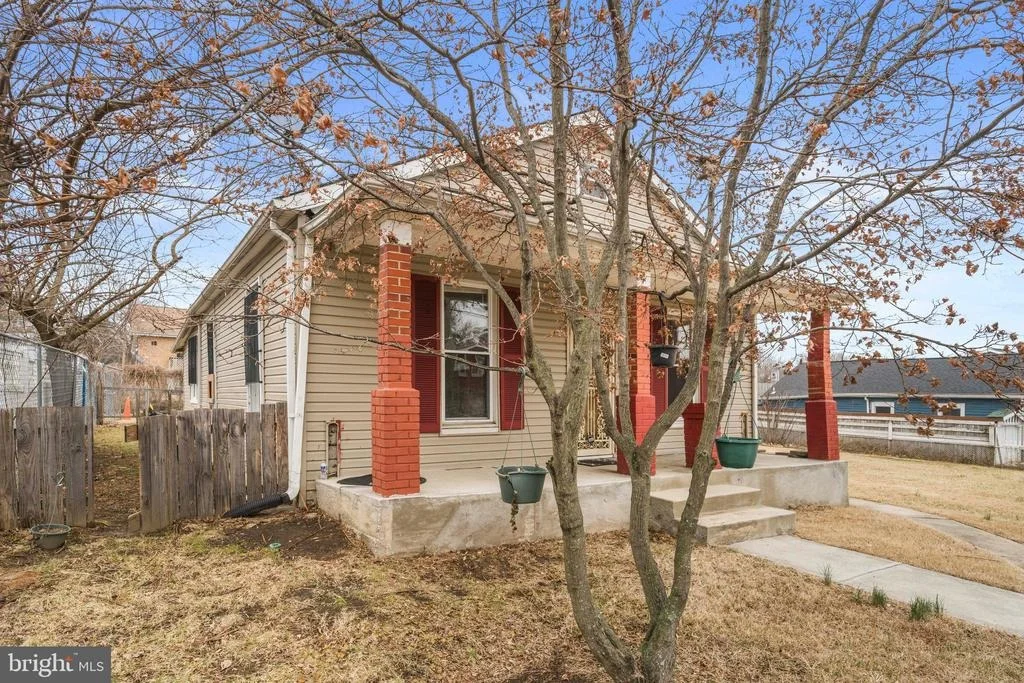 Photo of 809 EASTERN AVENUE
