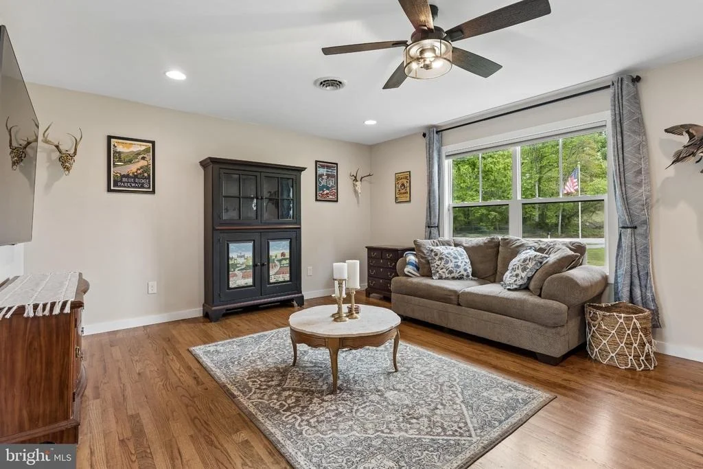 Photo of 9816 FAIRLEE ROAD