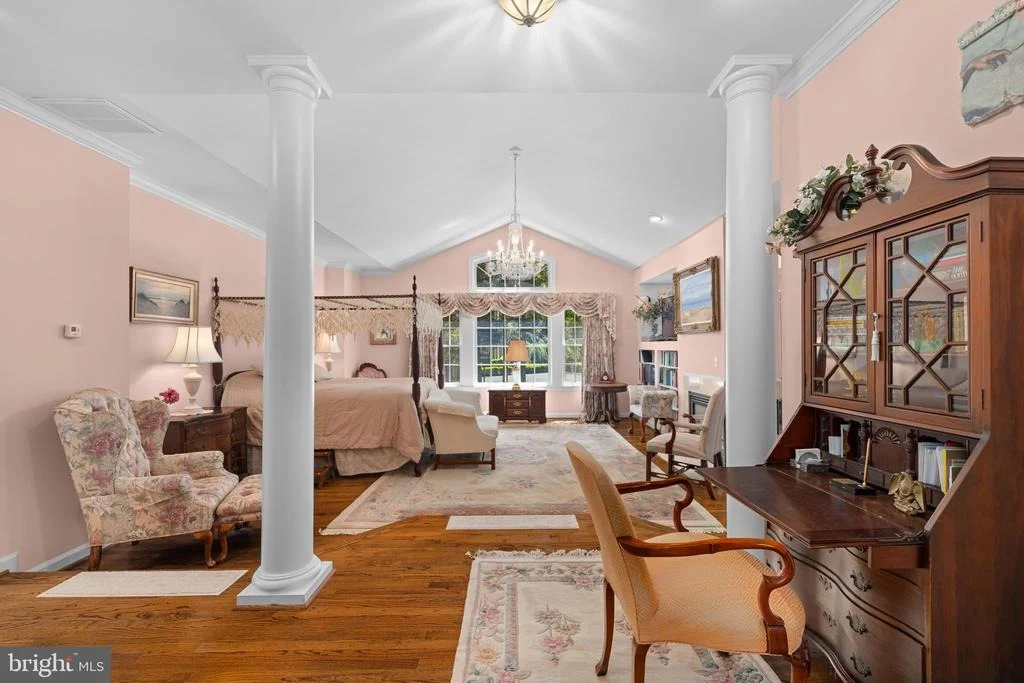 Photo of 897 CHINQUAPIN ROAD