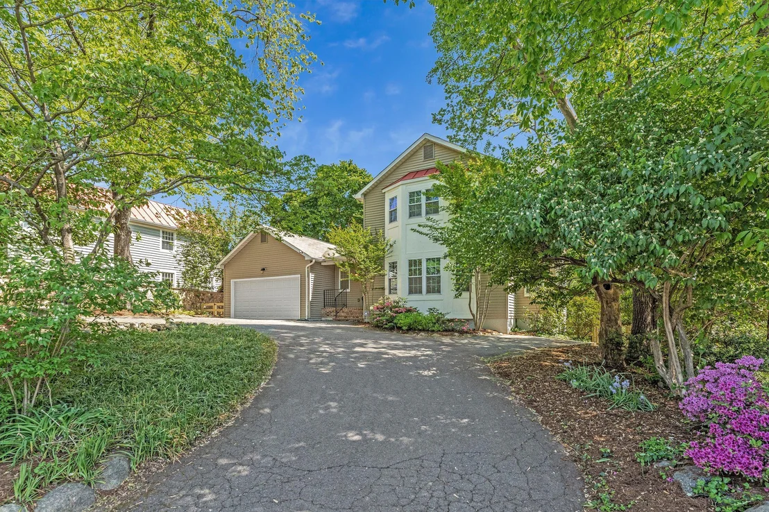 Photo of 3683 BLENHEIM BOULEVARD