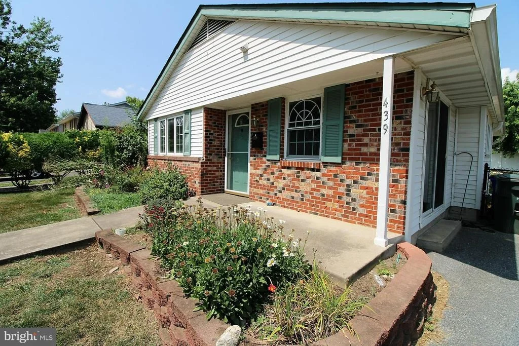 Photo of 439 CENTER STREET