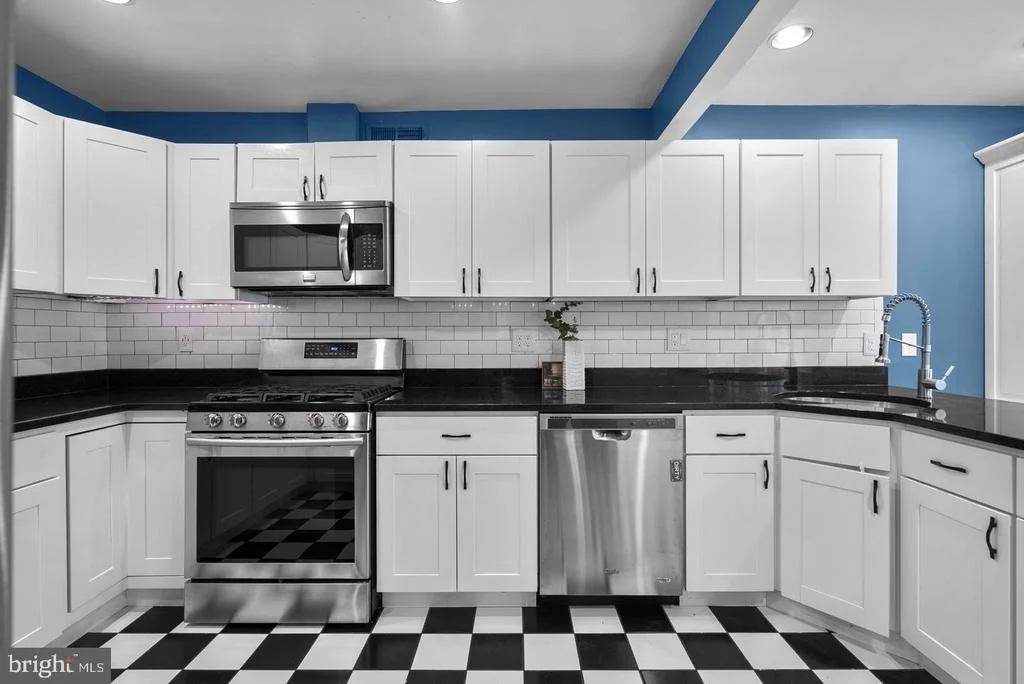 Photo of 822 LOXFORD TERRACE